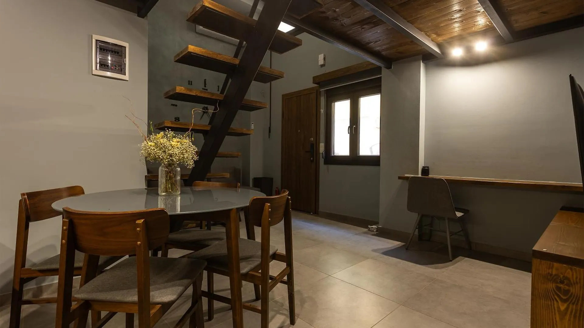 סלוניקי Wooden Suites 0*,  יוון
